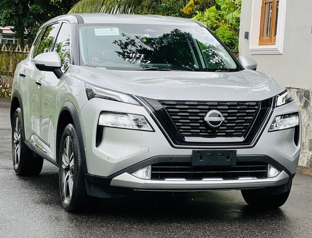 Nissan X-Trail — SUV for rental in Sri Lanka